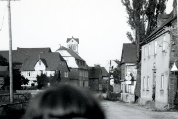 Haupstraße rechts jetzt Fink und Gewehr