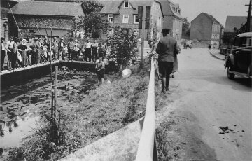 Löschteich (ca. 1937) gegenüber Fink und Gewehr_jetzt Wohnhaus